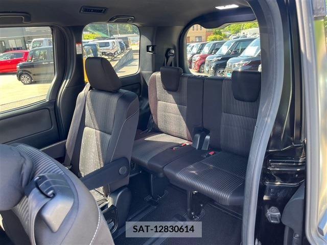 Toyota VOXY 2021-08 289136-4