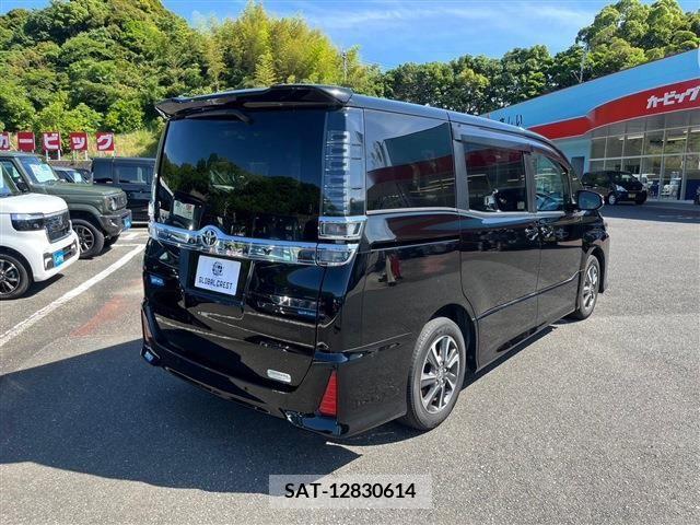 Toyota VOXY 2021-08 289136-11