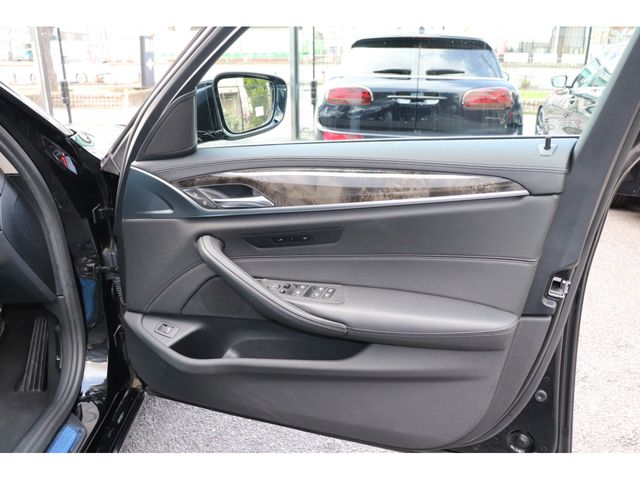 Bmw 5 SERIES 2017-03 26719-19
