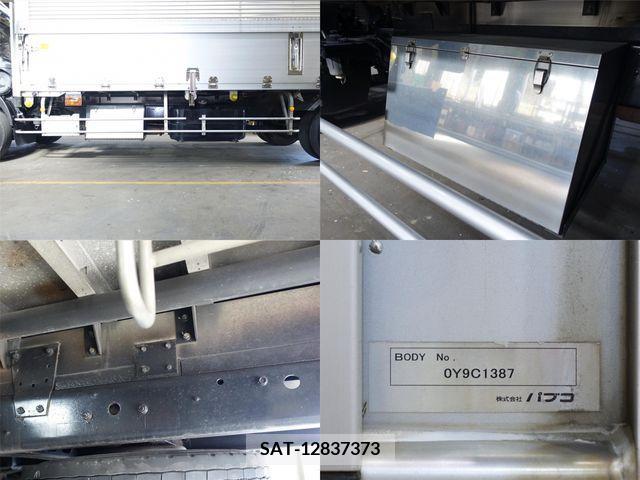 MITSUBISHI FUSO Fighter 2010-11 353129-11