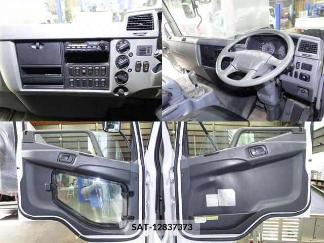 MITSUBISHI FUSO Fighter 2010-11 353129-14