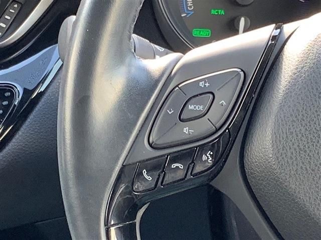 Toyota C-HR 2017-08 188725-29
