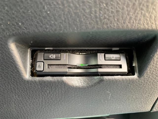 Toyota C-HR 2017-08 188725-24
