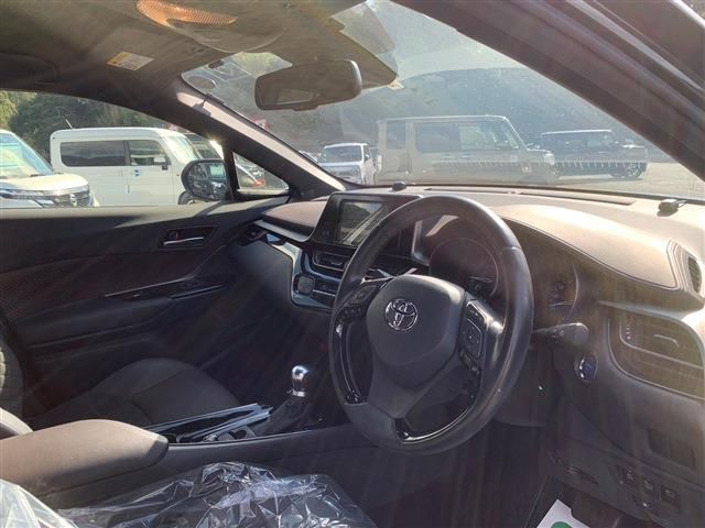 Toyota C-HR 2017-08 188725-19