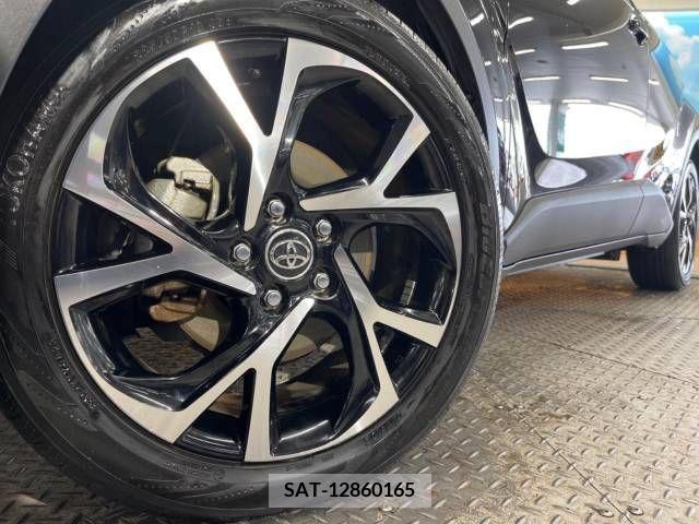 Toyota C-HR 2017-12 295395-13