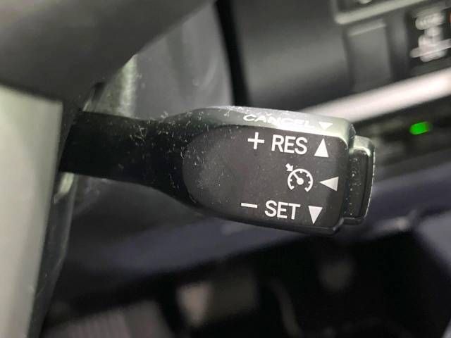 Toyota NOAH 2019-01 185894-6