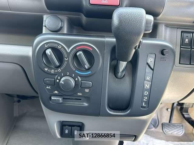 Suzuki EVERY 2023-02 301643-17