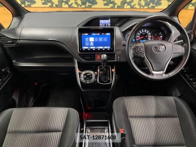 Toyota VOXY 2019-07 370481-1