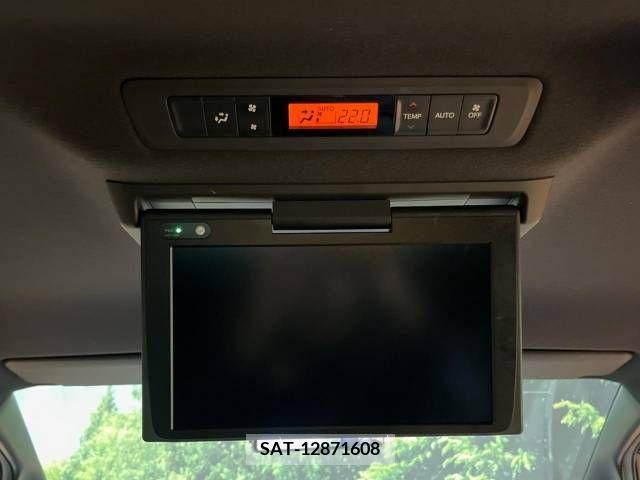 Toyota VOXY 2019-07 370481-4