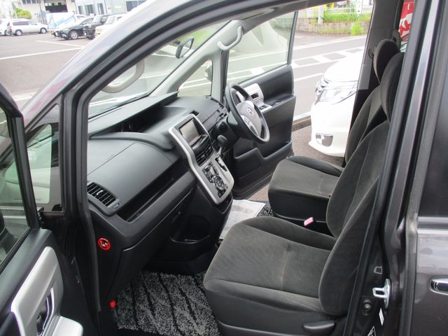 Toyota NOAH 2012-03 7176-4