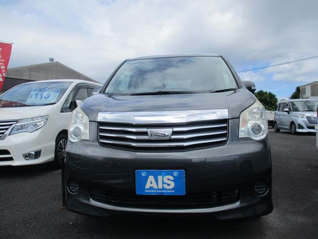 Toyota NOAH 2012-03 7176-1