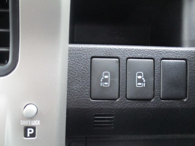 Toyota NOAH 2012-03 7176-7