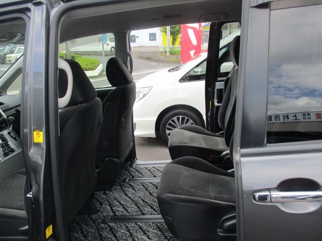 Toyota NOAH 2012-03 7176-5