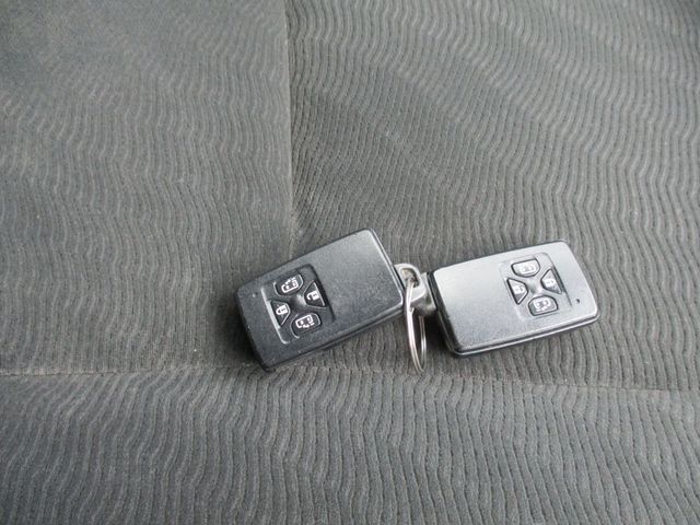 Toyota NOAH 2012-03 7176-9