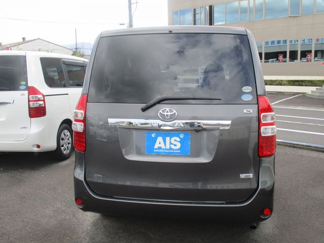 Toyota NOAH 2012-03 7176-2