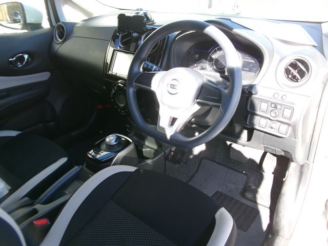 Nissan NOTE 2018-11 190530-1