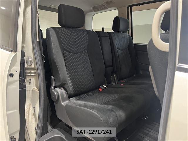 Nissan SERENA 2011-04 381007-7