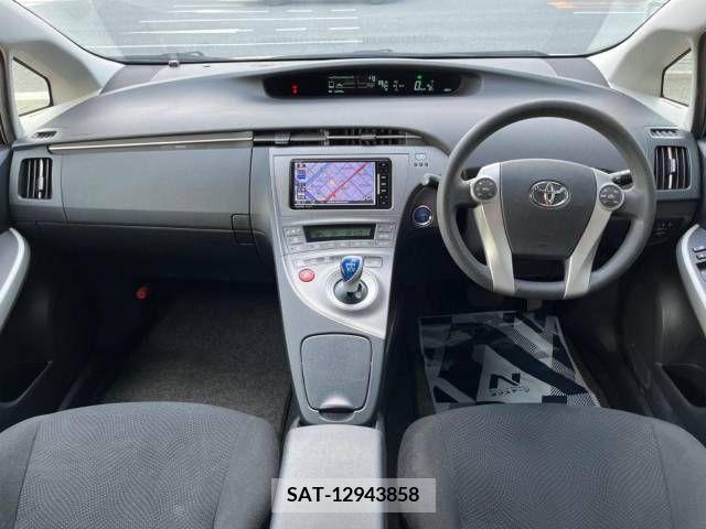 Toyota PRIUS 2012-07 366645-1