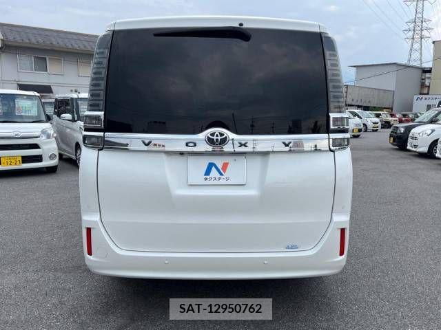 Toyota VOXY 2019-03 370350-16