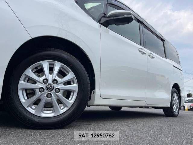 Toyota VOXY 2019-03 370350-14