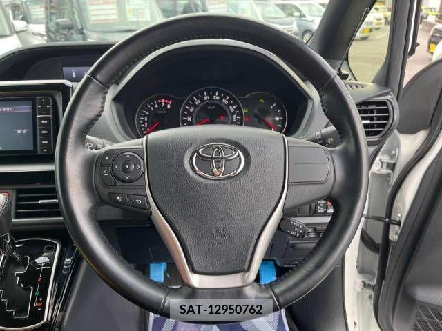 Toyota VOXY 2019-03 370350-12