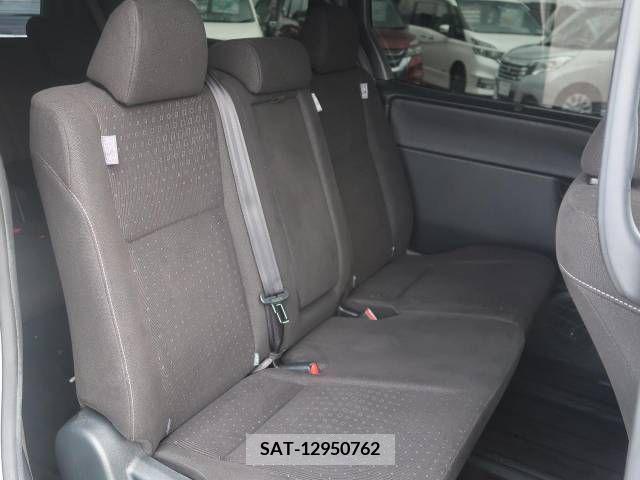 Toyota VOXY 2019-03 370350-9