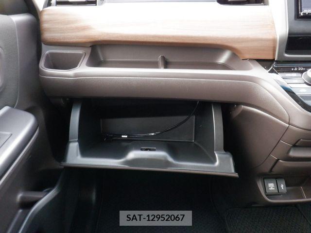 Honda FREED HYBRID 2020-06 371923-24