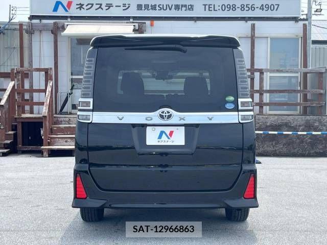 Toyota VOXY 2017-12 370332-19