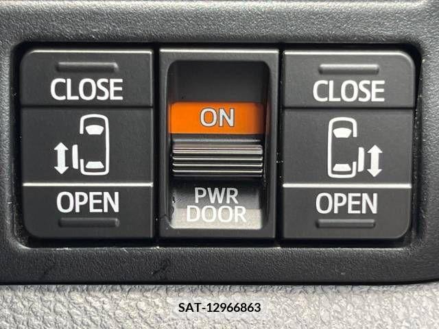 Toyota VOXY 2017-12 370332-5