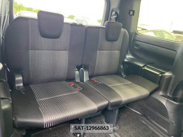 Toyota VOXY 2017-12 370332-13