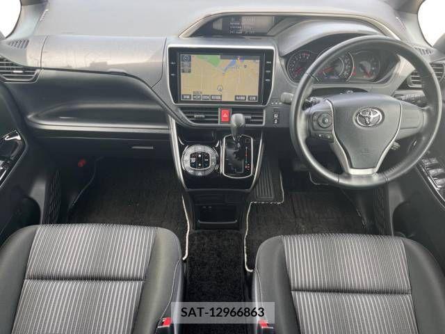 Toyota VOXY 2017-12 370332-1