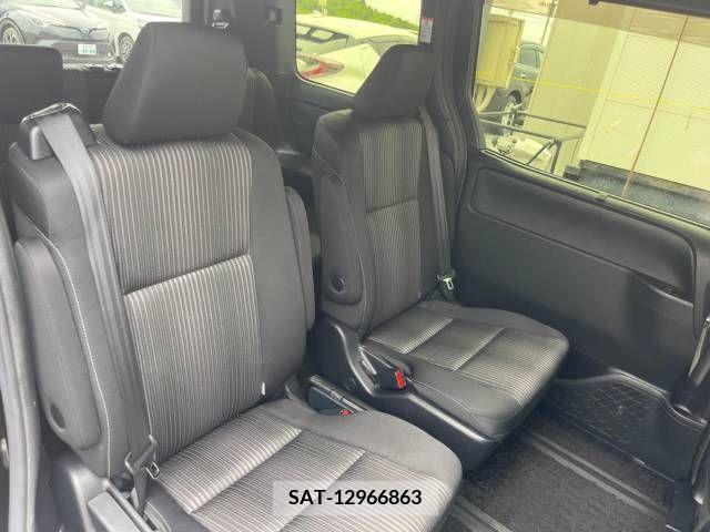 Toyota VOXY 2017-12 370332-12