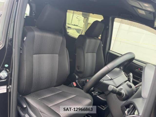 Toyota VOXY 2017-12 370332-11