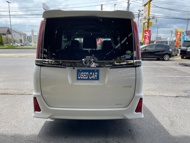 Toyota NOAH 2018-02 7242-2