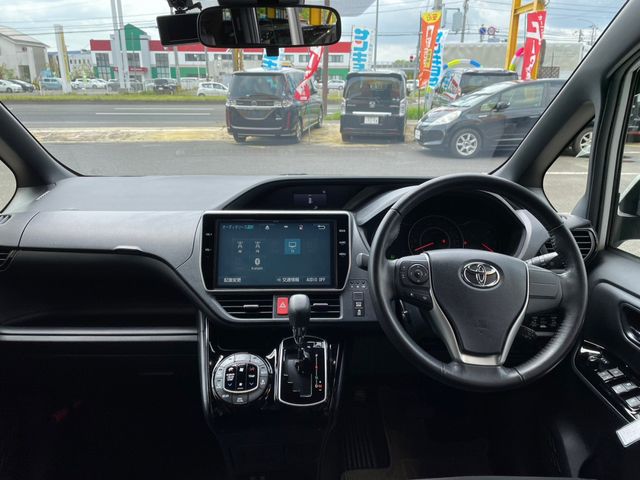 Toyota NOAH 2018-02 7242-10