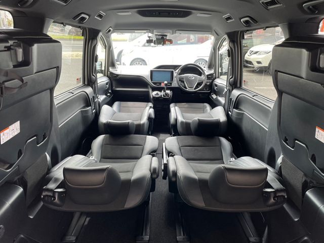 Toyota NOAH 2018-02 7242-1