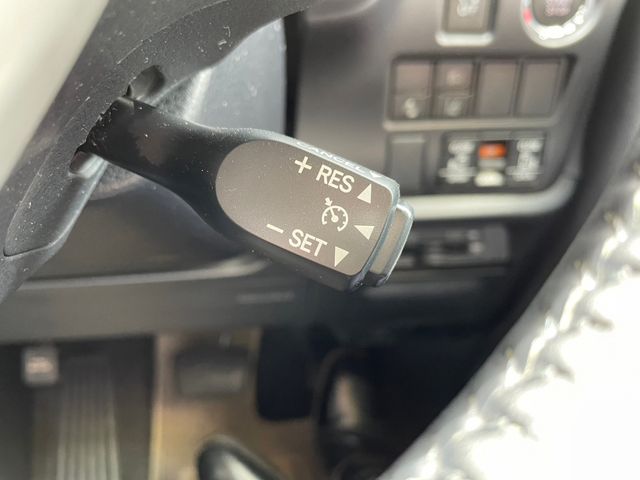 Toyota NOAH 2018-02 7242-13