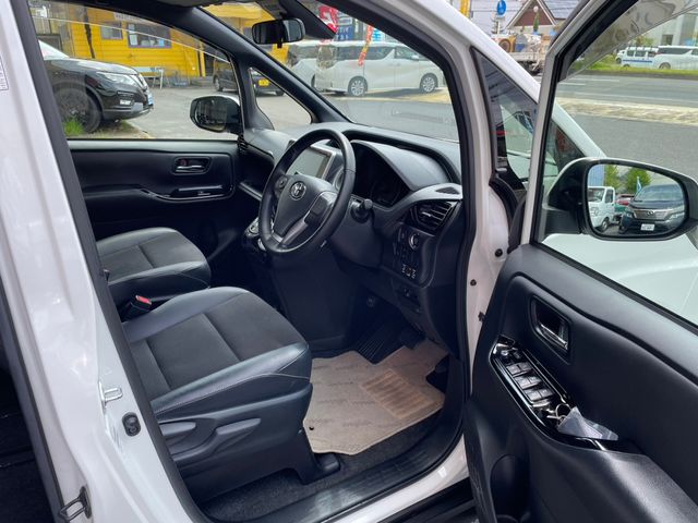 Toyota NOAH 2018-02 7242-7