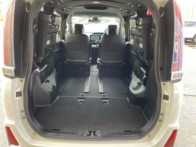 Toyota NOAH 2018-02 7242-9