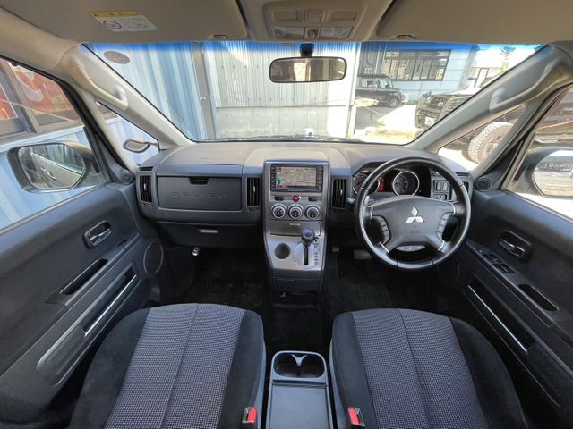 Mitsubishi DELICA D5 2009-03 19035-2