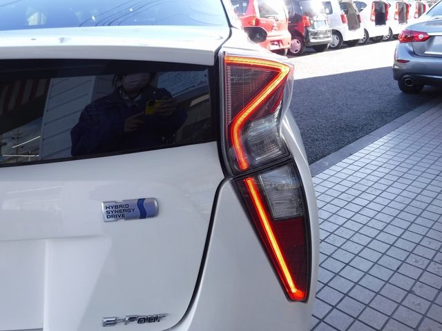 Toyota PRIUS 2018-11 181249-5