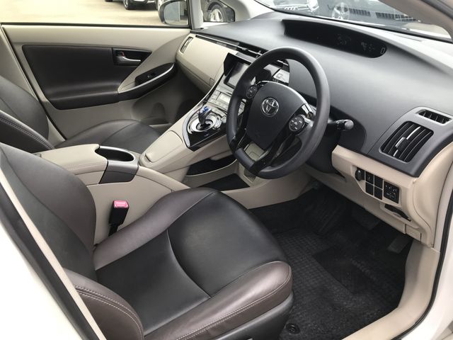 Toyota PRIUS 2013-01 5938-9