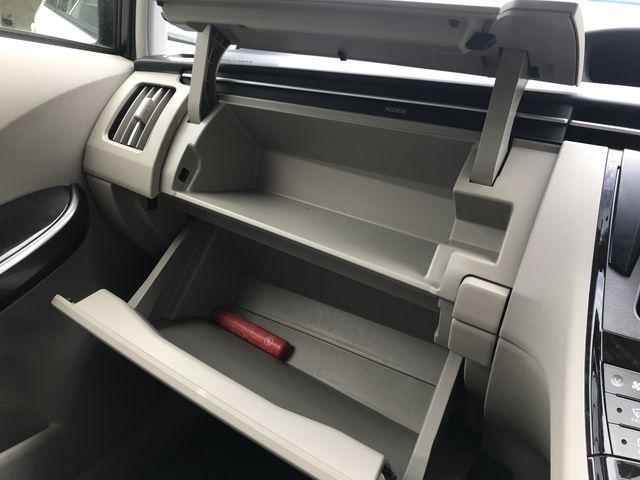 Toyota PRIUS 2013-01 5938-23