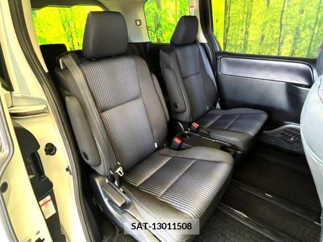 Toyota VOXY 2015-09 370464-10