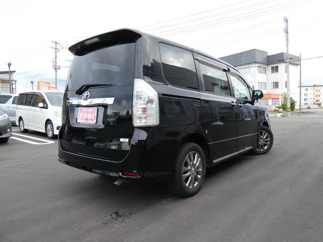Toyota VOXY 2012-01 23356-1