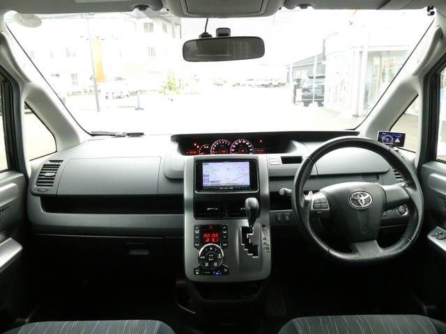 Toyota VOXY 2012-01 23356-6
