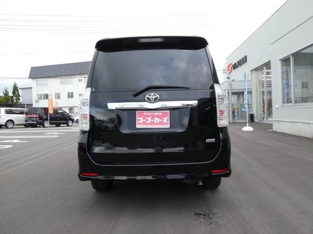 Toyota VOXY 2012-01 23356-3