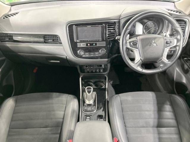 Mitsubishi OUTLANDER PHEV 2018-12 26588-1