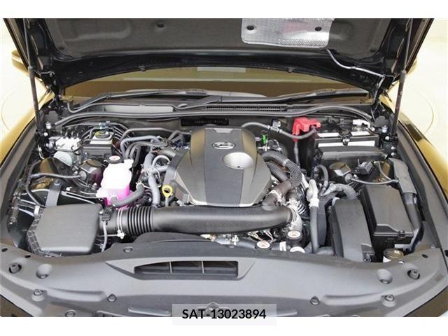 Lexus IS 2023-04 300020-18