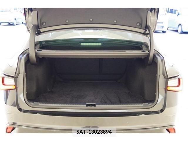 Lexus IS 2023-04 300020-16